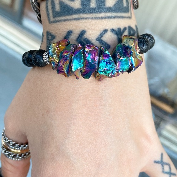 Druzy Titanium bracelet . purple yellow druzy iridescent quartz & lava beads - Picture 4 of 9